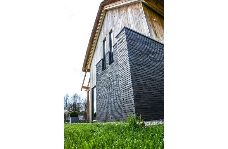 Клинкерный кирпич Muhr L15 Schwarz-bunt Edelglanz Mod.F40